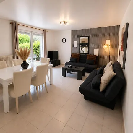 Apartment Jardin Des Papillons La Buisse